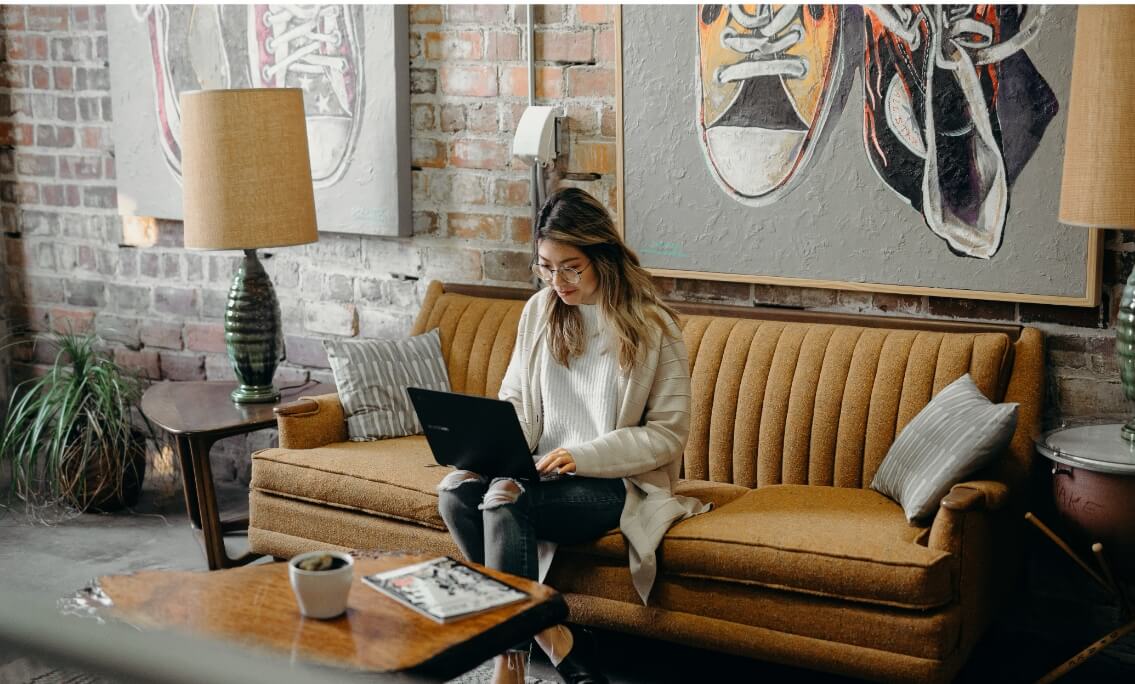 girl looking laptop