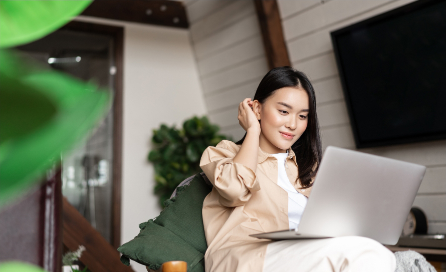 lady looking at laptop